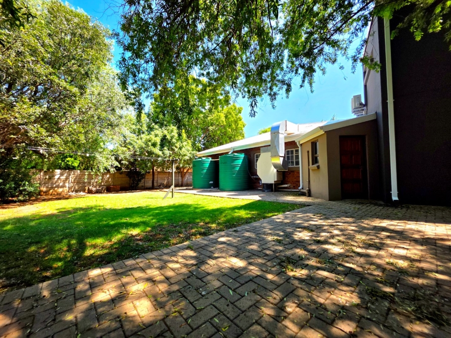5 Bedroom Property for Sale in Langenhovenpark Free State